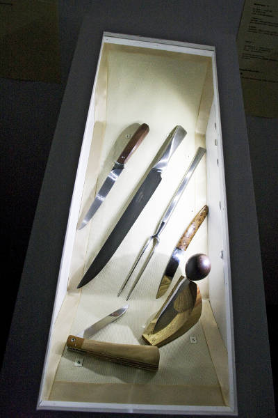 Alcuni dei coltelli in esposizione